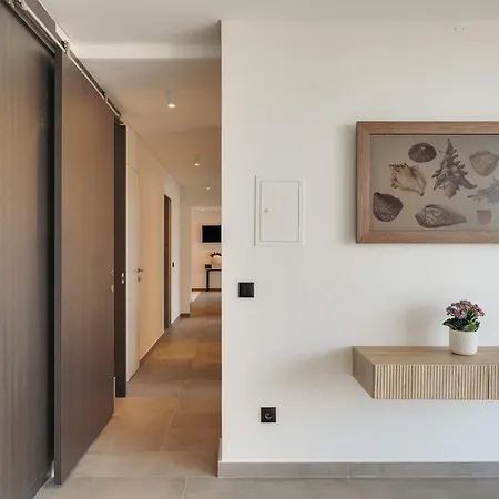 Ocean & Pool Retreat By Hostwise Feriehus