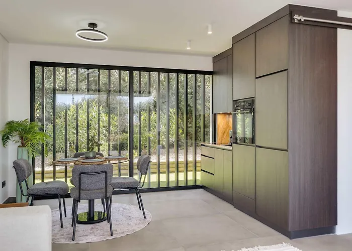 Ocean & Pool Retreat By Hostwise Feriehus